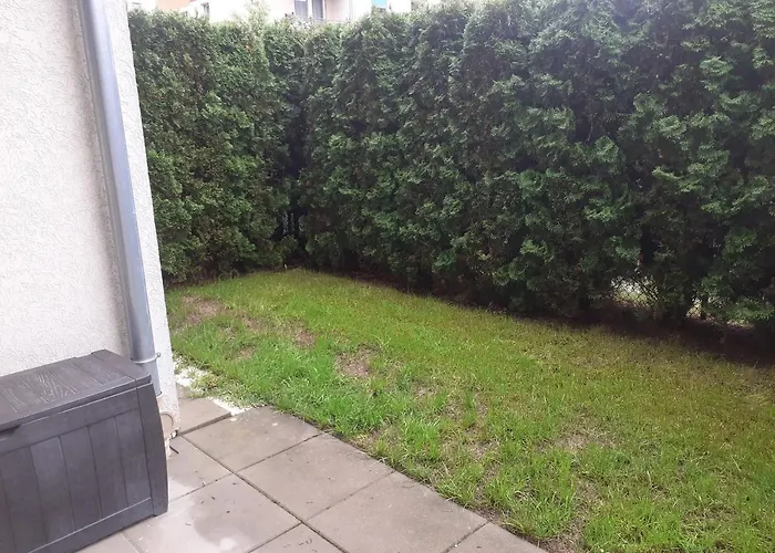 Sloneczny Apartament Z Malym Ogrodkiem